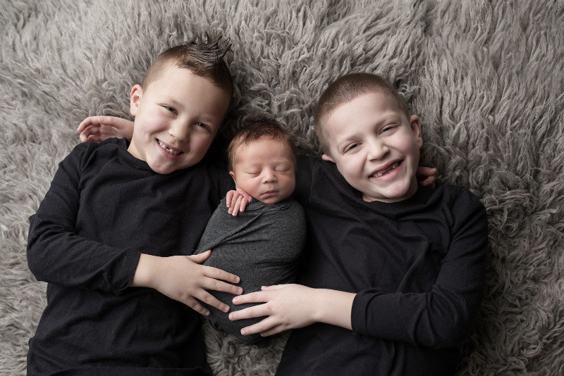 newborn-siblings-newbedford-miss-z-photography